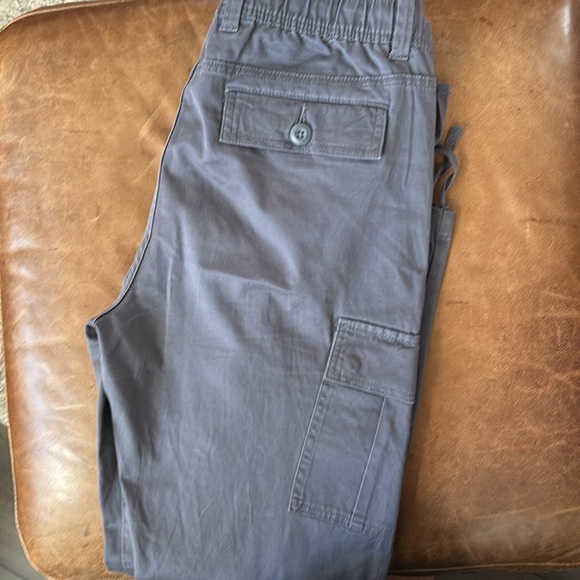 Men’s gray cargo joggers size medium - Picture 2 of 2